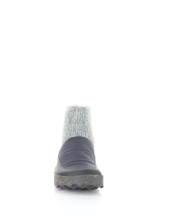 Close252Asp 001 Navy Round Toe Boots