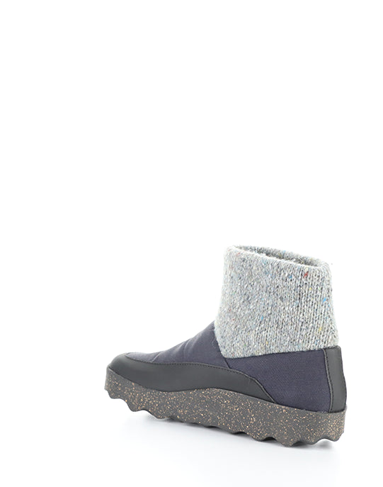 Close252Asp 001 Navy Round Toe Boots