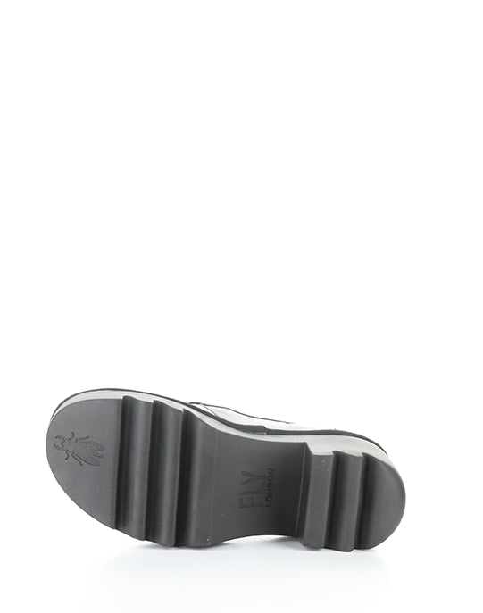 Teik590Fly 000 Black Round Toe Shoes