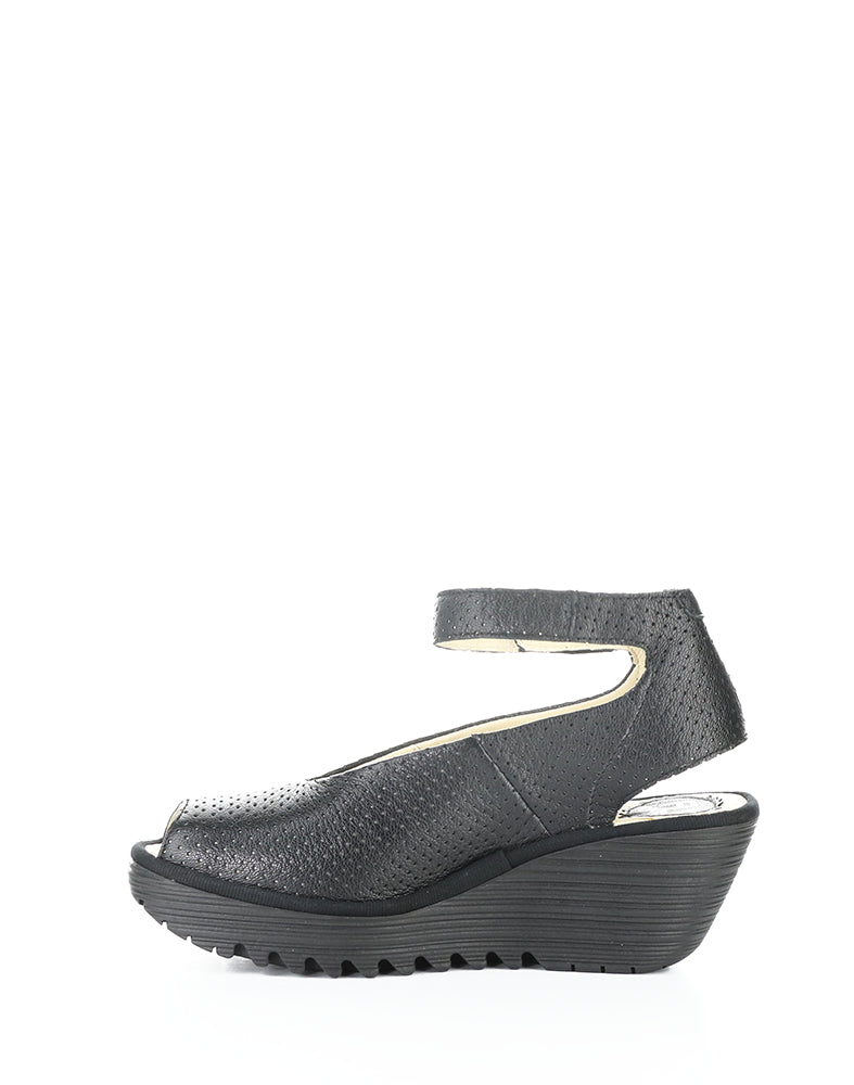 Yala376Fly Perf 055 Black Velcro Sandals