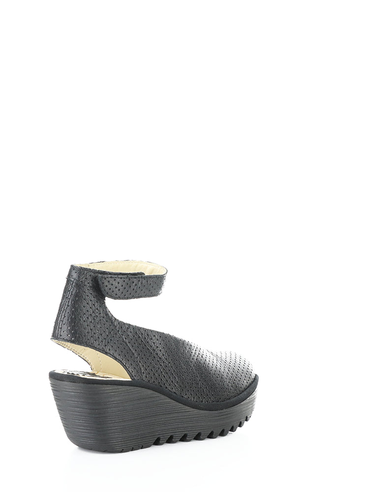 Yala376Fly Perf 055 Black Velcro Sandals
