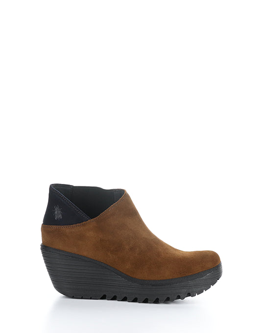 YEGO400FLY 010 CAMEL/NAVY OIL SUEDE
