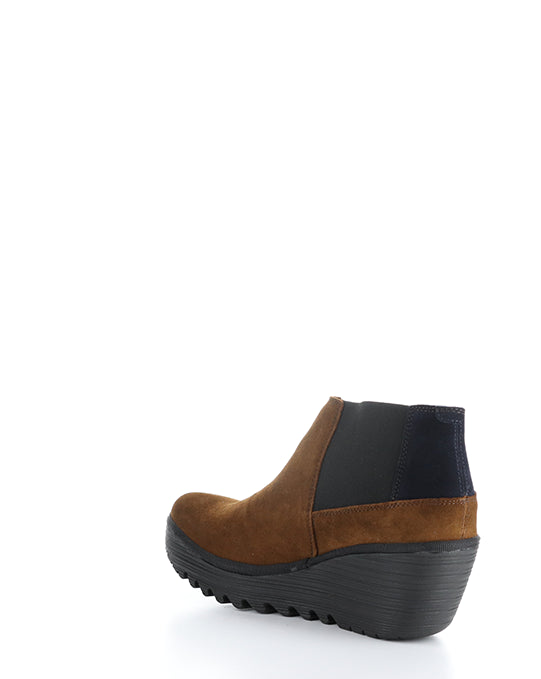 YEGO400FLY 010 CAMEL/NAVY OIL SUEDE