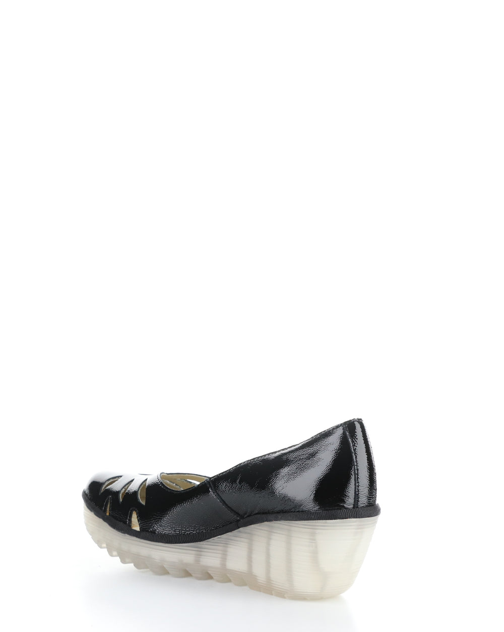 YUBI480FLY 004 BLACK Round Toe Shoes