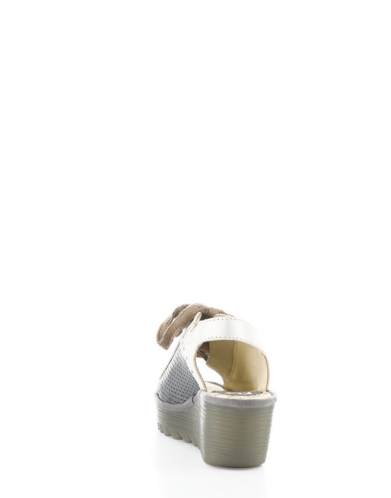 Yuta617Fly 018 Silver/Plomo Round Toe Sandals
