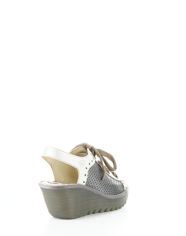 Yuta617Fly 018 Silver/Plomo Round Toe Sandals